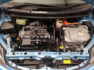 2013 Toyota Aqua - Thumbnail