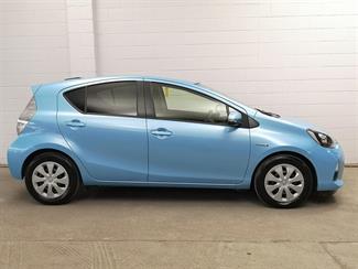 2013 Toyota Aqua - Thumbnail