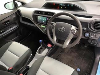 2013 Toyota Aqua - Thumbnail