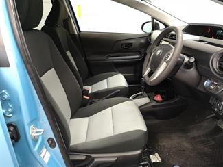 2013 Toyota Aqua - Thumbnail