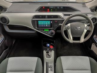 2013 Toyota Aqua - Thumbnail