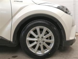 2017 Toyota C-HR - Thumbnail