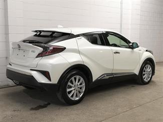 2017 Toyota C-HR - Thumbnail