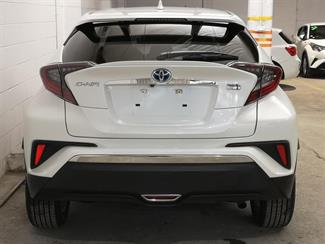2017 Toyota C-HR - Thumbnail
