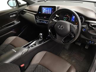2017 Toyota C-HR - Thumbnail