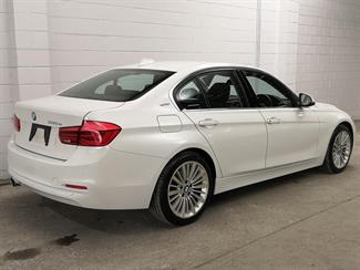 2016 BMW 330e - Thumbnail