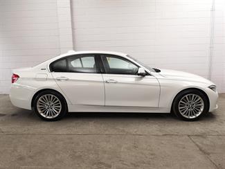2016 BMW 330e - Thumbnail