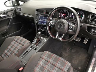 2016 Volkswagen Golf GTI - Thumbnail