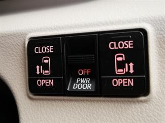 2016 Toyota Sienta - Thumbnail