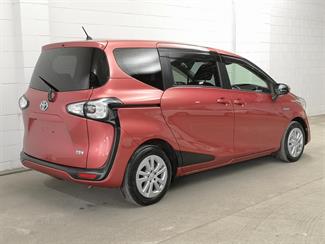 2016 Toyota Sienta - Thumbnail