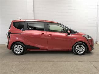 2016 Toyota Sienta - Thumbnail