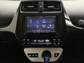 2017 Toyota Prius - Thumbnail
