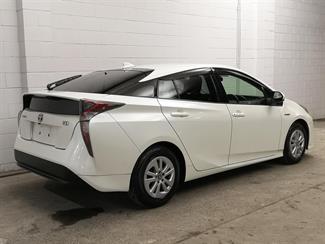 2017 Toyota Prius - Thumbnail