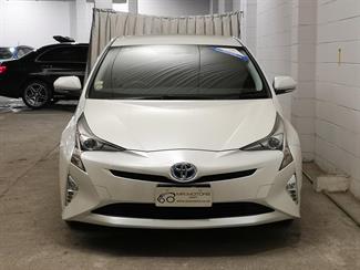 2017 Toyota Prius - Thumbnail
