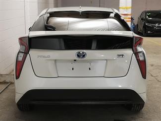 2017 Toyota Prius - Thumbnail