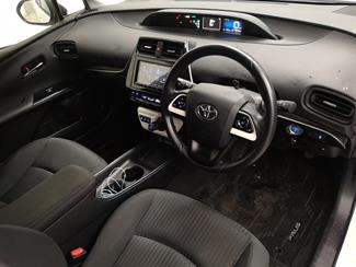 2017 Toyota Prius - Thumbnail