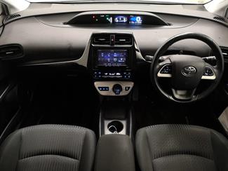 2017 Toyota Prius - Thumbnail