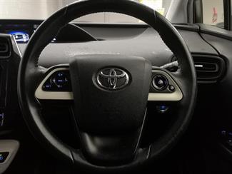 2017 Toyota Prius - Thumbnail