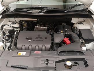 2014 Mitsubishi Outlander - Thumbnail