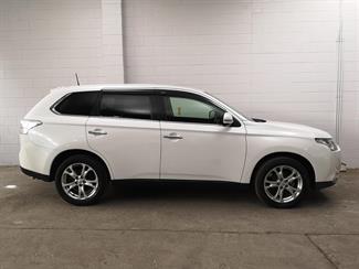 2014 Mitsubishi Outlander - Thumbnail