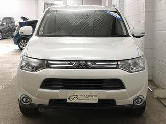 2014 Mitsubishi Outlander - Thumbnail