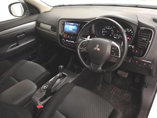 2014 Mitsubishi Outlander - Thumbnail