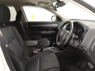 2014 Mitsubishi Outlander - Thumbnail