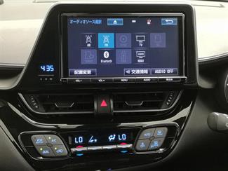 2017 Toyota C-HR - Thumbnail