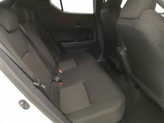 2017 Toyota C-HR - Thumbnail