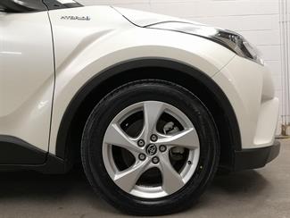 2017 Toyota C-HR - Thumbnail