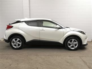 2017 Toyota C-HR - Thumbnail