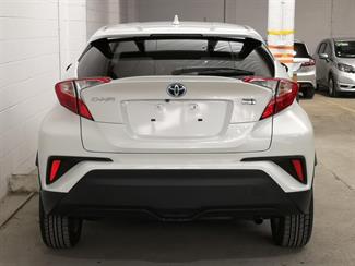 2017 Toyota C-HR - Thumbnail