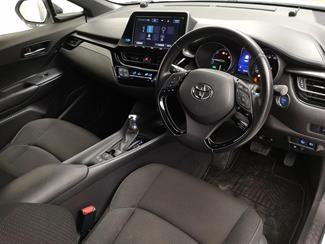2017 Toyota C-HR - Thumbnail