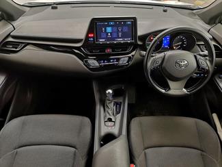 2017 Toyota C-HR - Thumbnail