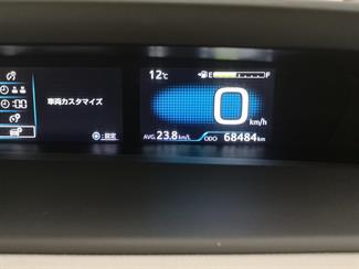 2016 Toyota Prius - Thumbnail