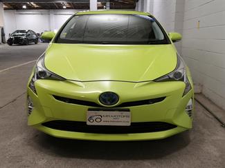 2016 Toyota Prius - Thumbnail