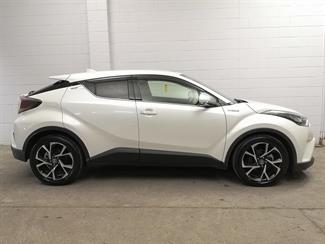 2017 Toyota C-HR - Thumbnail
