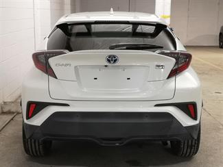 2017 Toyota C-HR - Thumbnail