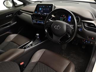 2017 Toyota C-HR - Thumbnail
