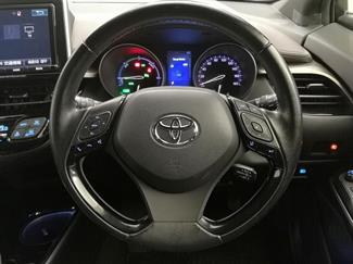 2017 Toyota C-HR - Thumbnail