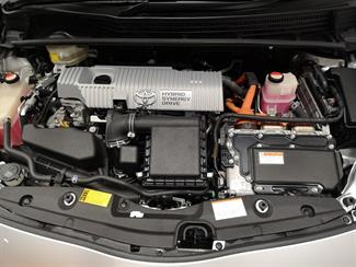 2015 Toyota Prius - Thumbnail