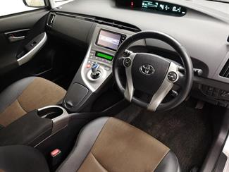 2015 Toyota Prius - Thumbnail
