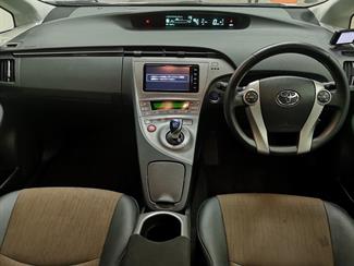 2015 Toyota Prius - Thumbnail