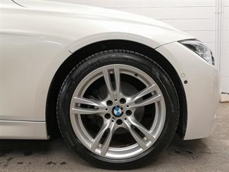2016 BMW 330e - Thumbnail