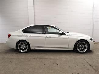 2016 BMW 330e - Thumbnail