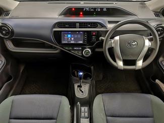 2015 Toyota Aqua - Thumbnail