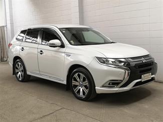 2017 Mitsubishi Outlander - Thumbnail