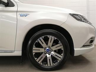 2017 Mitsubishi Outlander - Thumbnail