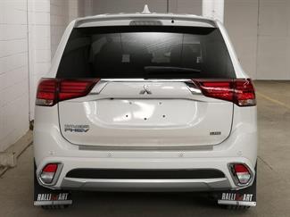 2017 Mitsubishi Outlander - Thumbnail