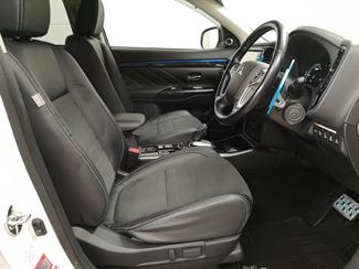 2017 Mitsubishi Outlander - Thumbnail